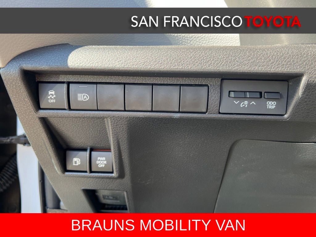 2026 Toyota Sienna XLE 8 Passenger
