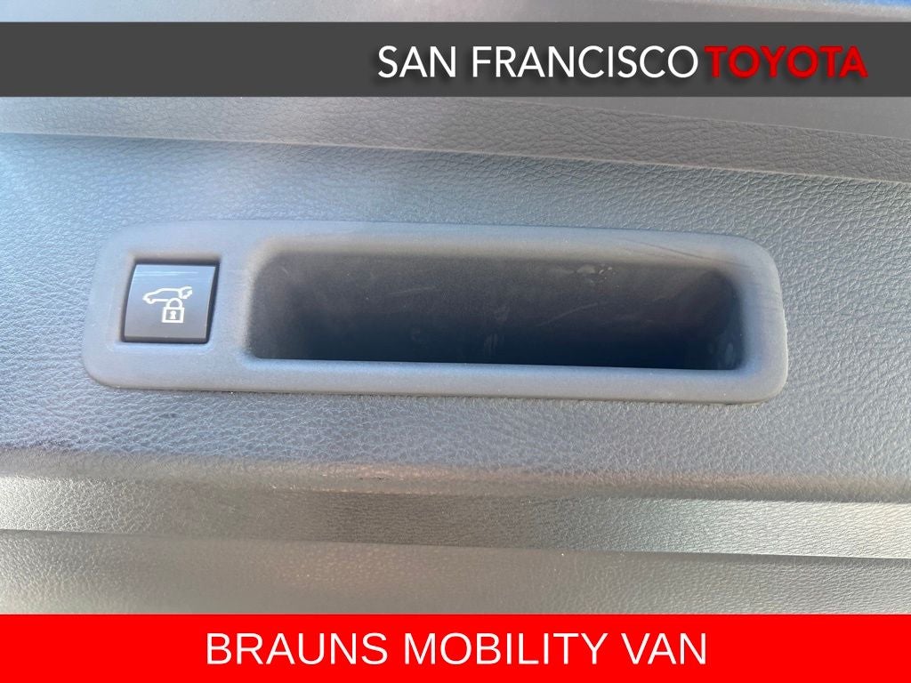 2026 Toyota Sienna XLE 8 Passenger