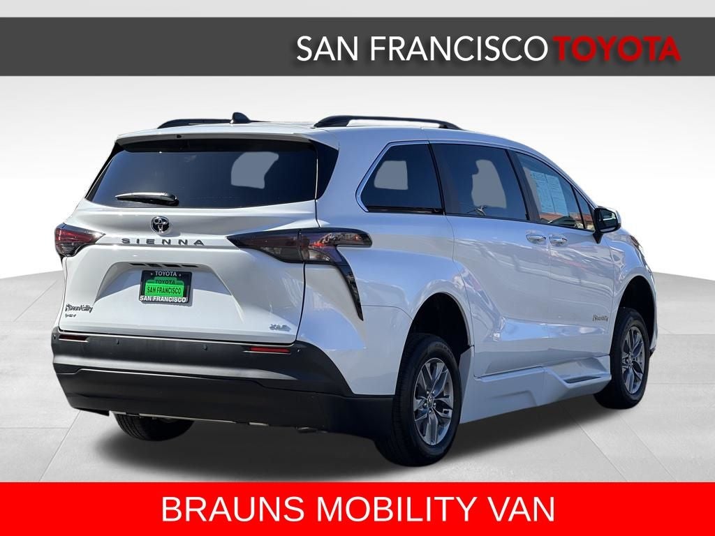 2026 Toyota Sienna XLE 8 Passenger