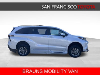 2026 Toyota Sienna XLE 8 Passenger