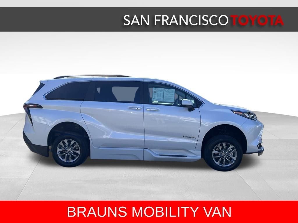 2026 Toyota Sienna XLE 8 Passenger