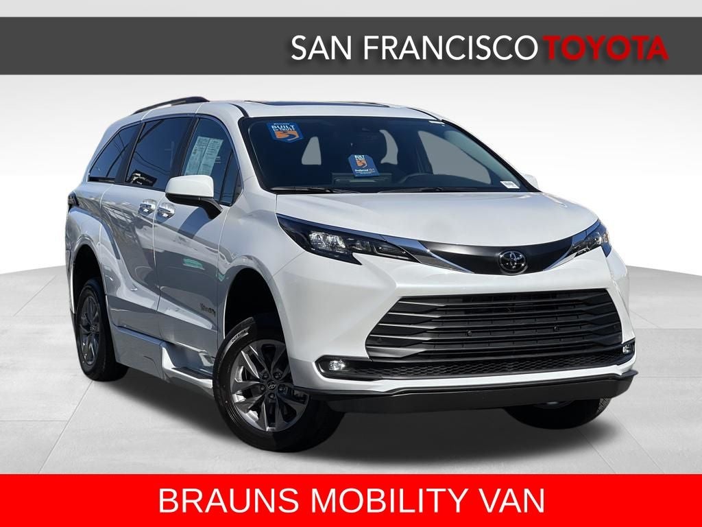 2026 Toyota Sienna XLE 8 Passenger