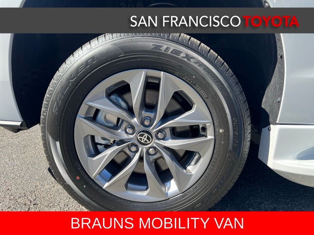 2026 Toyota Sienna XLE 8 Passenger