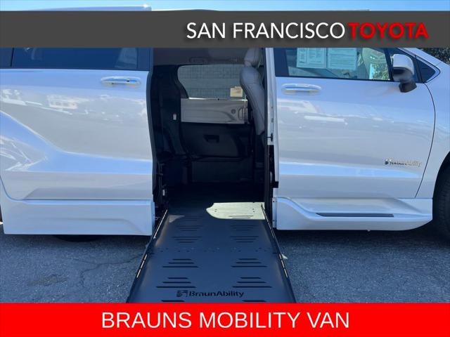 2026 Toyota Sienna XLE 8 Passenger