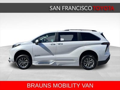 2026 Toyota Sienna XLE 8 Passenger