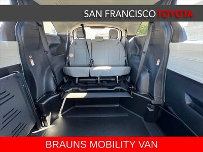 2026 Toyota Sienna XLE 8 Passenger