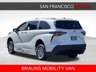 2026 Toyota Sienna XLE 8 Passenger