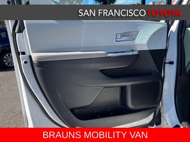 2026 Toyota Sienna XLE 8 Passenger