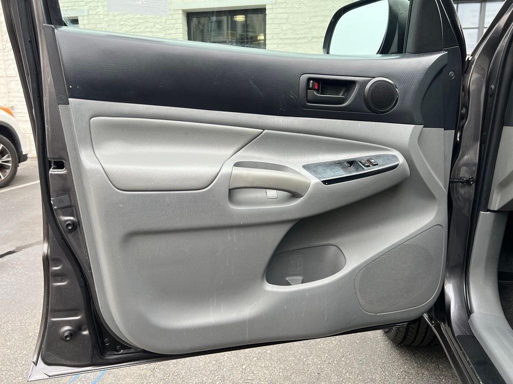 2015 Toyota Tacoma 2WD Access Cab I4 AT (Natl)