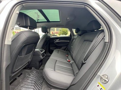 2022 Audi e-tron Premium quattro
