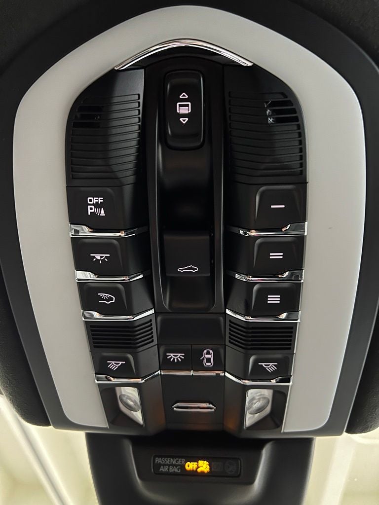 2022 Porsche Macan S