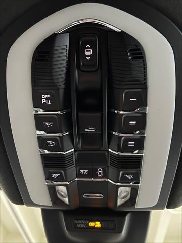 2022 Porsche Macan S