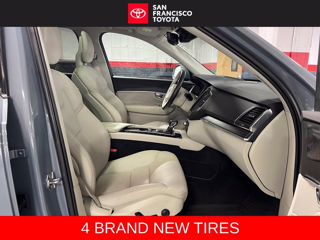 2020 Volvo XC90 T6 Momentum