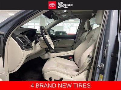 2020 Volvo XC90 T6 Momentum