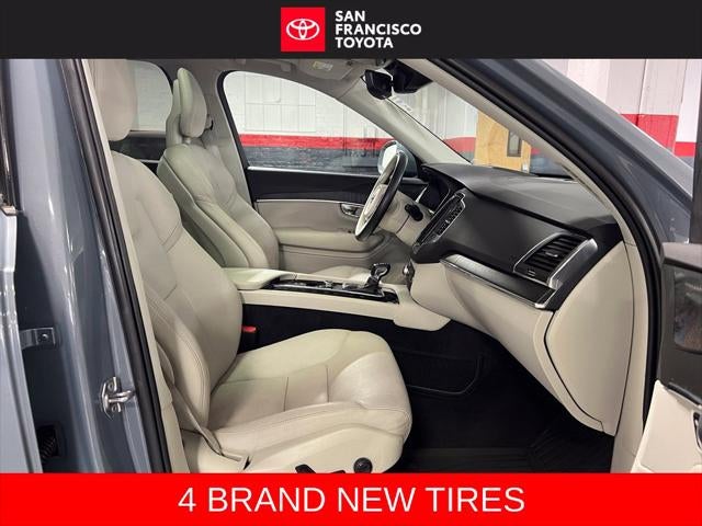 2020 Volvo XC90 T6 Momentum