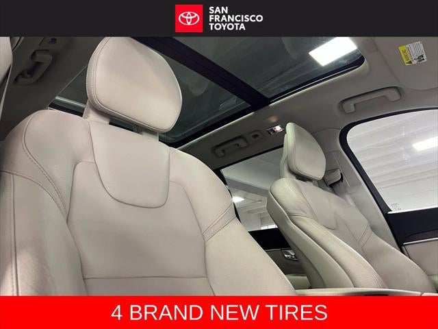 2020 Volvo XC90 T6 Momentum