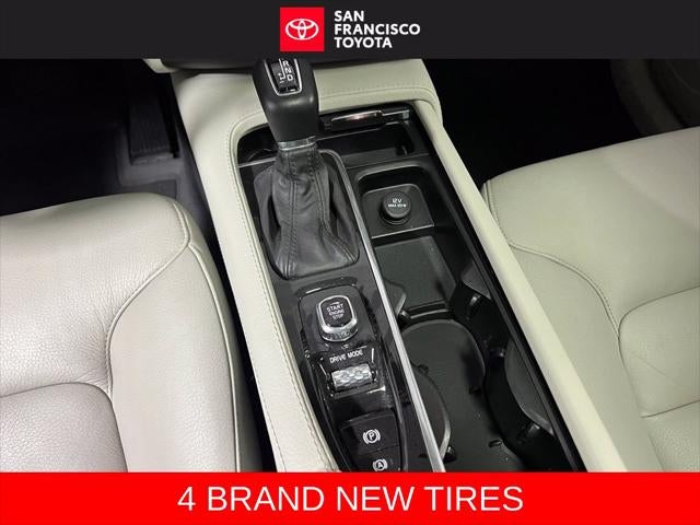 2020 Volvo XC90 T6 Momentum