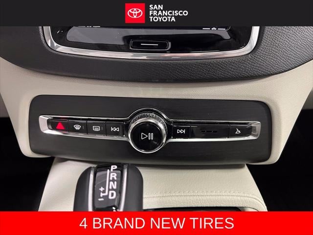 2020 Volvo XC90 T6 Momentum