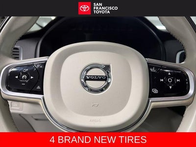 2020 Volvo XC90 T6 Momentum