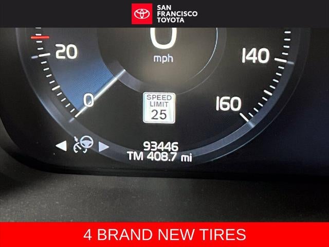 2020 Volvo XC90 T6 Momentum