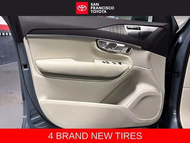 2020 Volvo XC90 T6 Momentum