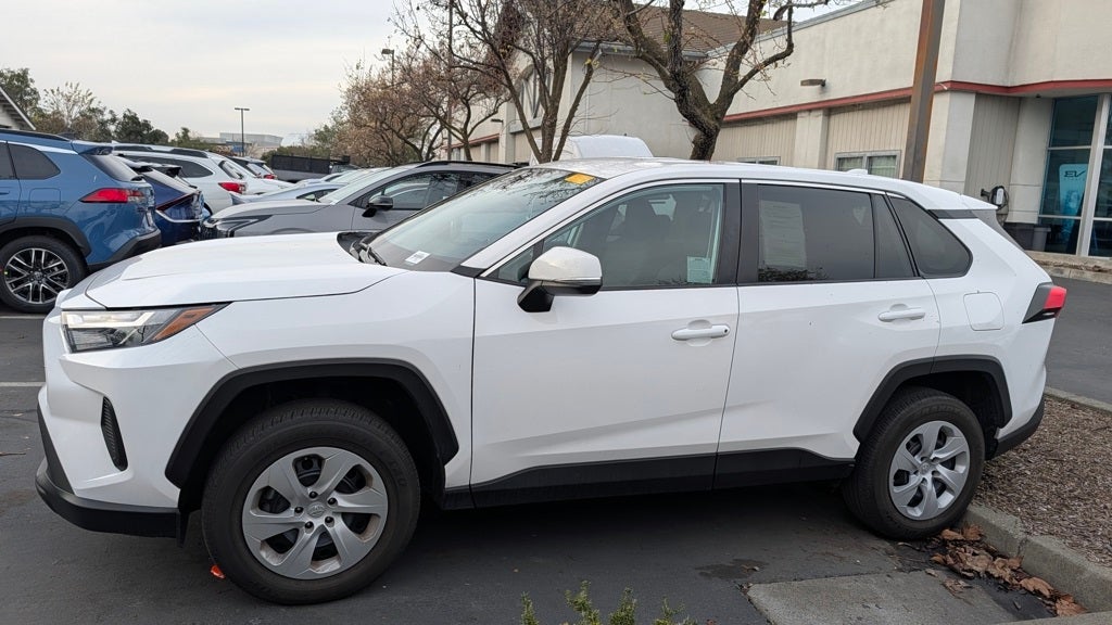 2023 Toyota RAV4 LE