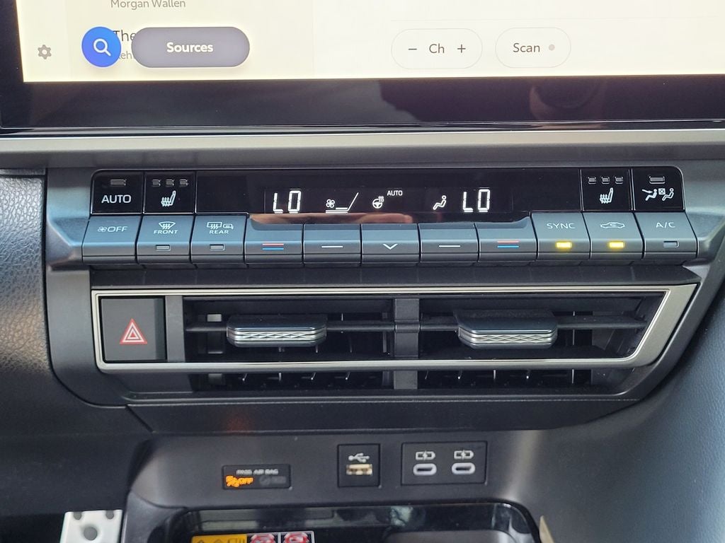 2025 Toyota Camry XSE Hybrid 48 MPG