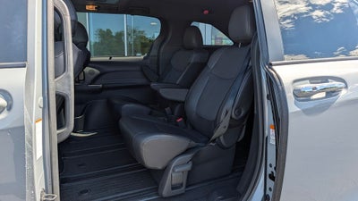 2023 Toyota Sienna Woodland Edition 7 Passenger
