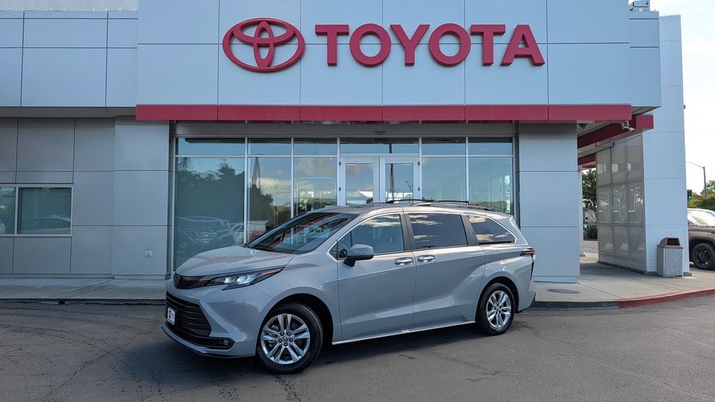 2023 Toyota Sienna Woodland Edition 7 Passenger