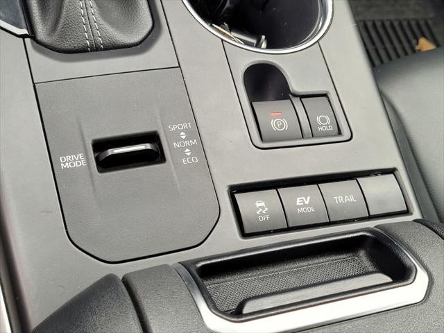 2022 Toyota Highlander Hybrid XLE AWD 8 Passenger 35 mpg