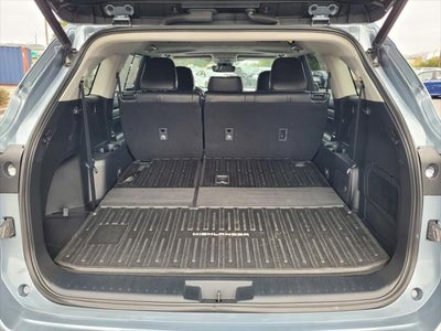 2022 Toyota Highlander Hybrid XLE AWD 8 Passenger 35 mpg