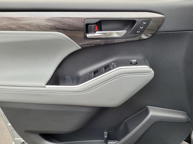 2024 Toyota Highlander Platinum