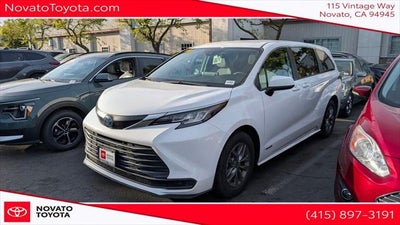 2021 Toyota Sienna LE 8 Passenger
