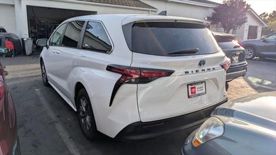 2021 Toyota Sienna LE 8 Passenger