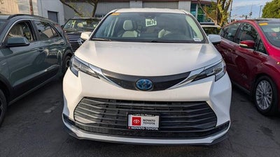 2021 Toyota Sienna LE 8 Passenger