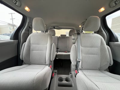 2019 Toyota Sienna LE 8 Passenger