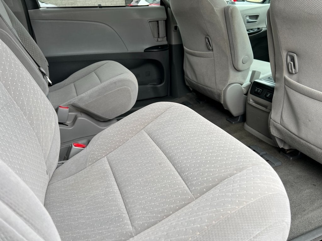 2019 Toyota Sienna LE 8 Passenger