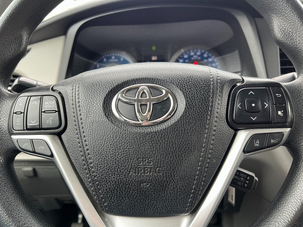 2019 Toyota Sienna LE 8 Passenger