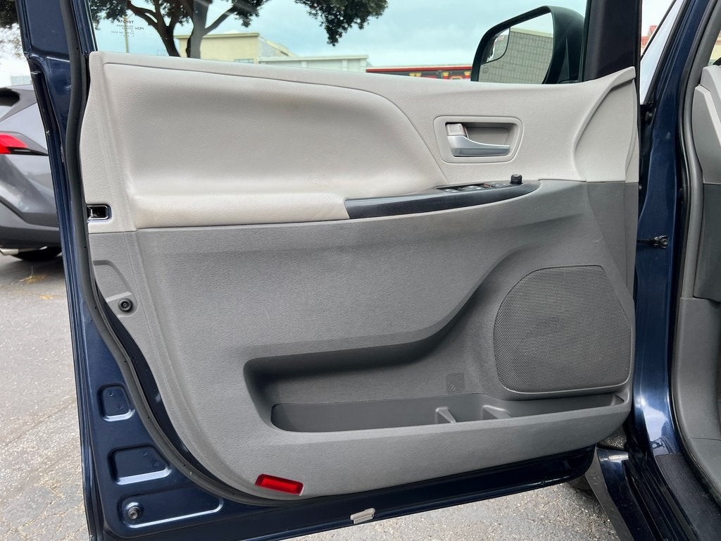 2019 Toyota Sienna LE 8 Passenger