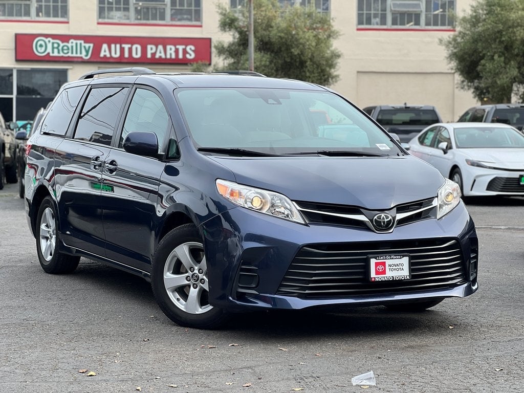 2019 Toyota Sienna LE 8 Passenger