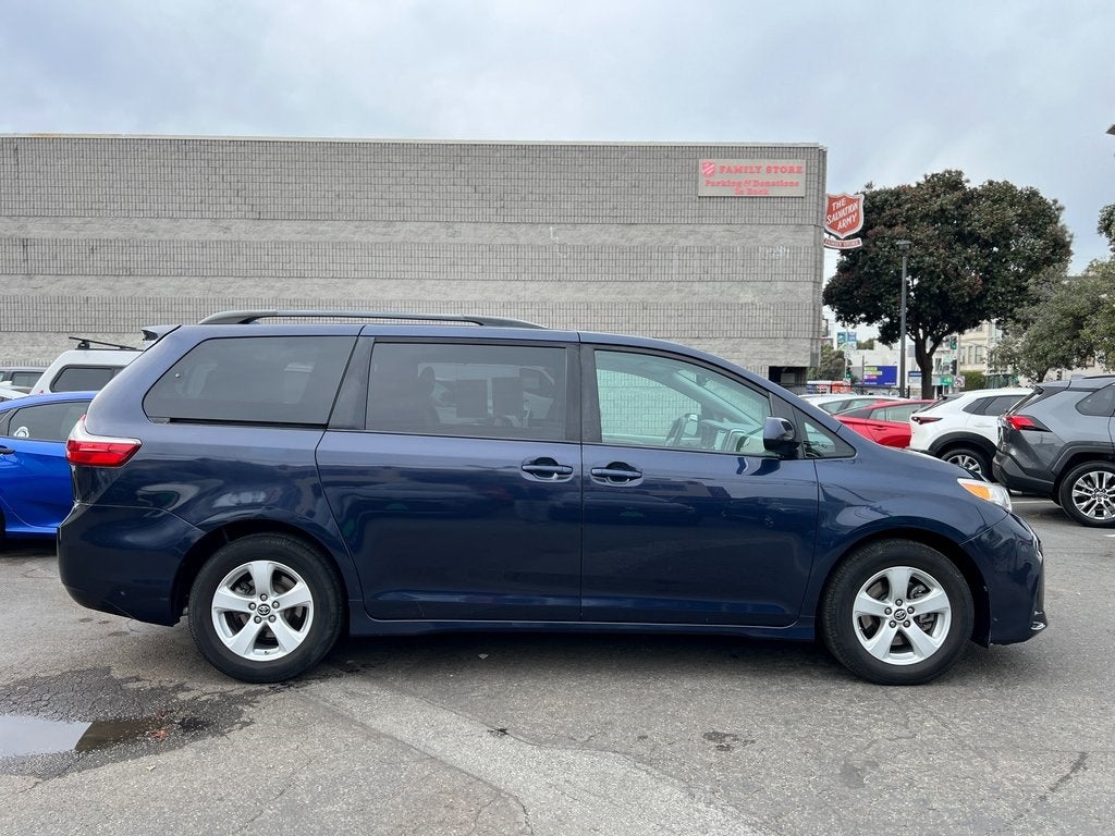 2019 Toyota Sienna LE 8 Passenger