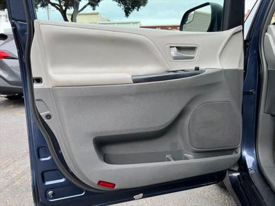 2019 Toyota Sienna LE 8 Passenger