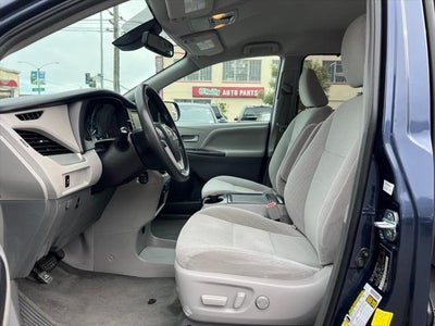 2019 Toyota Sienna LE 8 Passenger