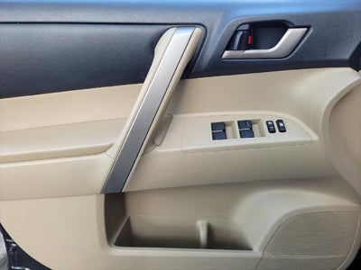 2012 Toyota Highlander SE