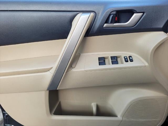 2012 Toyota Highlander SE