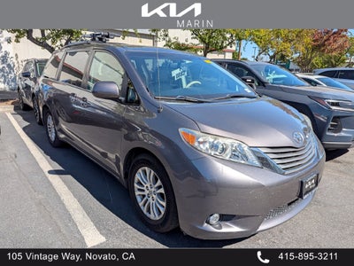 2014 Toyota Sienna XLE 8 Passenger