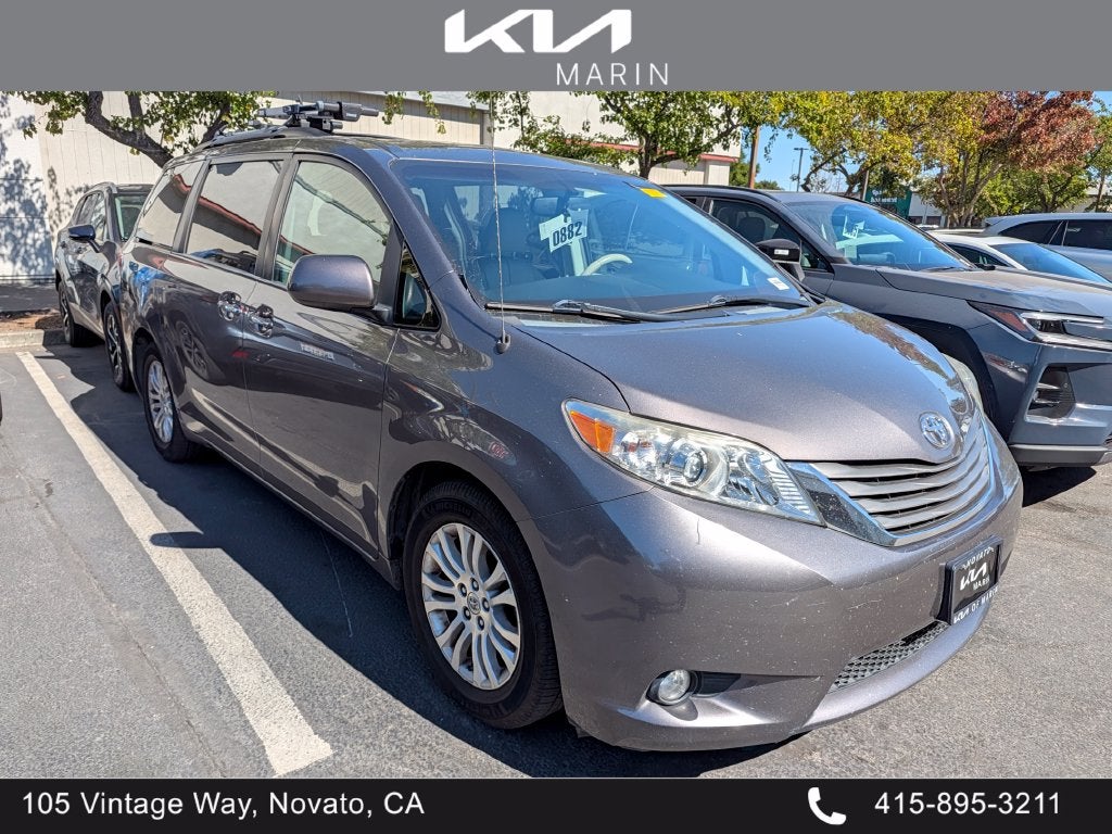 2014 Toyota Sienna XLE 8 Passenger