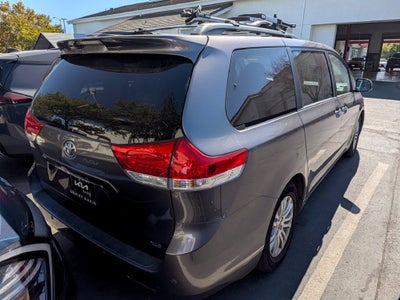 2014 Toyota Sienna XLE 8 Passenger
