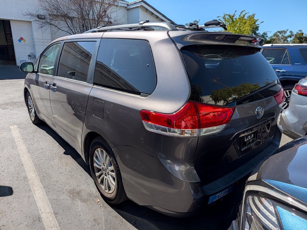 2014 Toyota Sienna XLE 8 Passenger