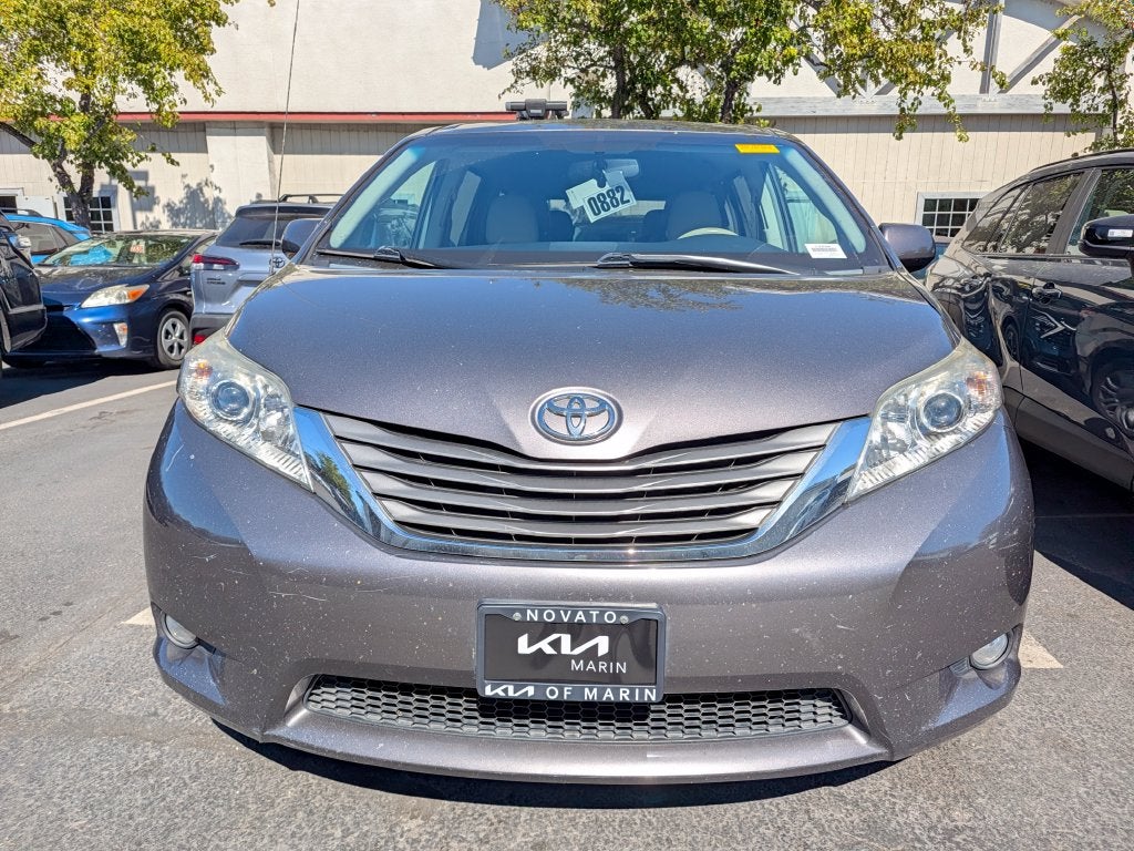 2014 Toyota Sienna XLE 8 Passenger